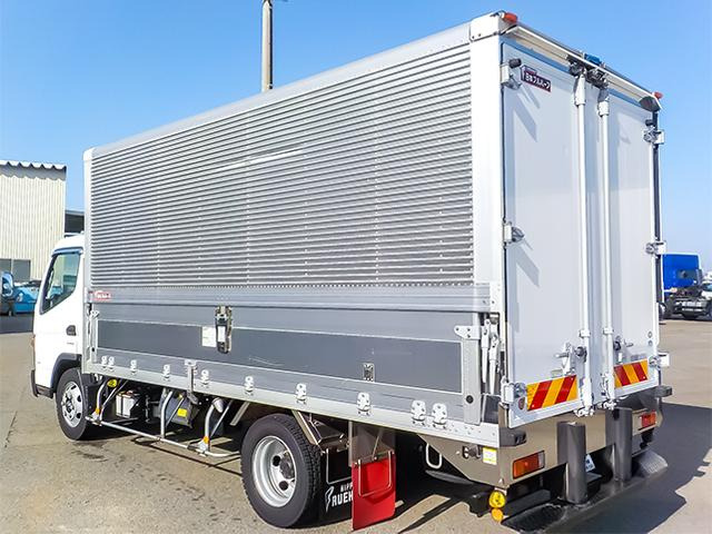 キャンター冷蔵冷凍車