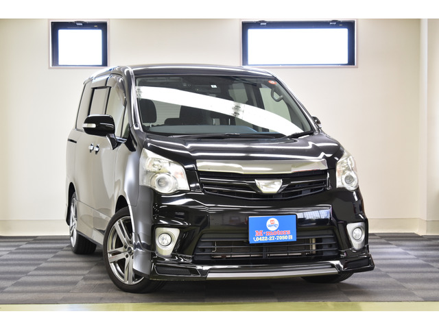 ���K�A��̑傫�ȃo�b�O���A�L���׎����T�b�Ǝ󂯎~�߂܂��B�a�ؒ��͌㕔���Ȃ̃��j�^�[���f��قɑ��ς��B���q�l�̋@�����悭�Ȃ�A�^�]�ɏW���ł��鉸�₩�Ȏ��Ԃ����܂�܂��B