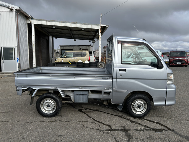 �y�x�����z���i�X�z���Ԃ������������܂��āA���ɗL�������܂��B�݌Ɏԗ��ɂȂ�܂��̂ŁA���񂲓s���̋X�������ɁA���ɗ��ĉ������B���X�\��������ƁA���ē����X���[�Y�ł��B