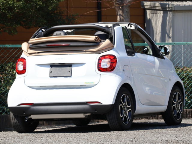 �{�f�B�[�J���[�ɂ͐l�C�́w�N���X�^���z���C�g�x�A�\�t�g�g�b�v�ɂ̓V�b�N�ȁw�x�[�W���x���̗p����Ԍ���Œ����̔�����Ă����C�^���A�����`�[�t�Ƃ������ʎd�l�ԁw�}�L�A�[�g�x!!