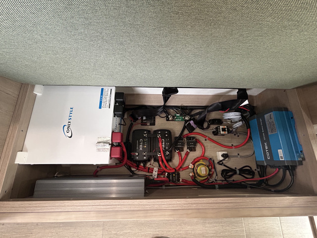 CTEK���s�[�d�� 2000W�C���o�[�^�[ COTEK�O���[�d�� ���S��400Ah���`�E���C�I���o�b�e���[!