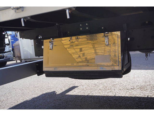 �V�Ԓ����������Ă���܂��B���g�p�̎ԂȂǂ����Ŕ[���������g���b�N����������u���Ă���܂��̂ł������������B