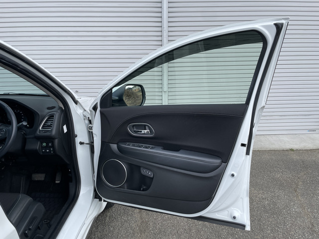 �^�]�ȃh�A��