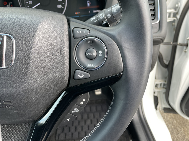 �z���_�Z���V���O�t�����A�N�Z���𓥂܂��ɐݒ肵���ԑ���ۂ��Ƃ��ł��܂��B�����^�]�⃍���O�h���C�u�Ŋ��􂵂܂�!