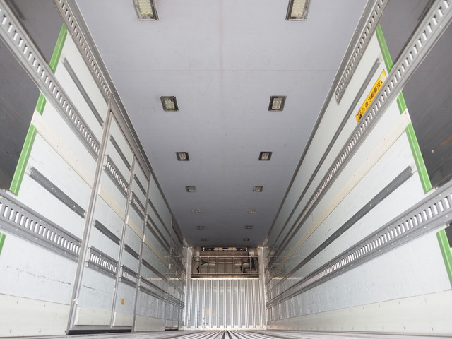 ギガ冷凍冷蔵車