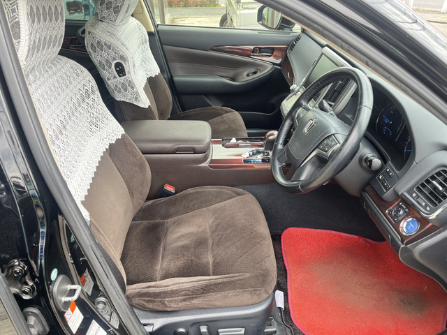 クラウンハイブリッド 2.5 ロイヤルサルーンG