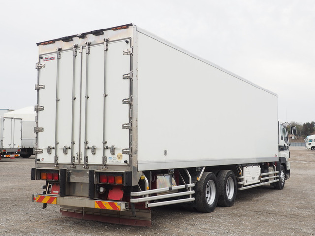 ギガ冷凍冷蔵車