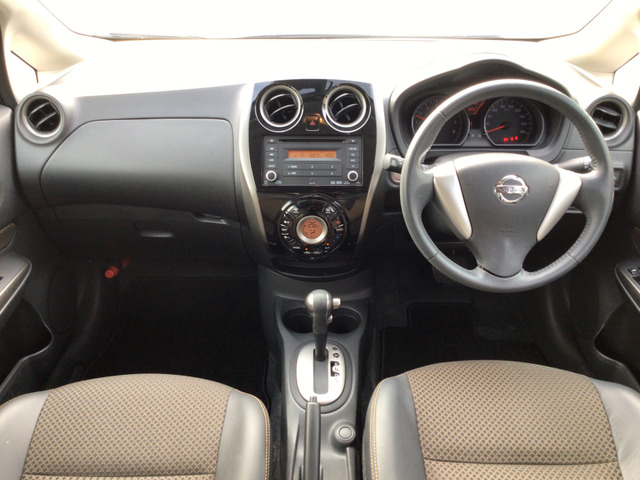 �f�B�X�v���C�I�[�f�B�I�ƃo�b�N�J������t�\��ł���ʐ^�ł̓��W�I�����Ă܂�