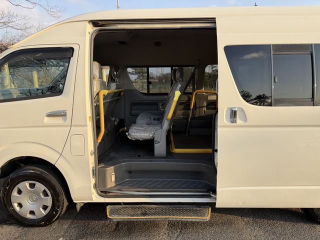 総展示台数約80台以上。バン専門店です。あなたにピッタリのお車が見つかるはず!