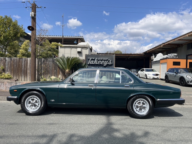 ディムラーダブルシックス