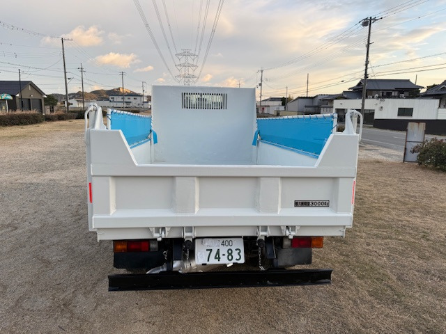 キャンターダンプ