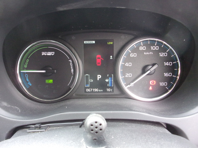 �C���t�H���[�V�����f�B�X�v���C�t�����[�^�[�p�l���B