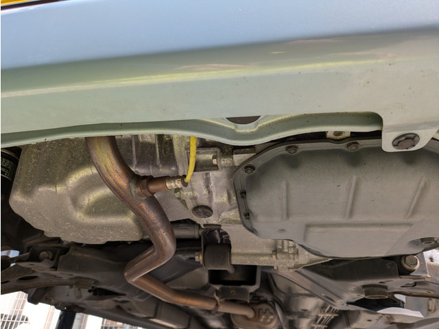 エンジン下回り、オイル漏れやブーツ破れ、凹みもありません。