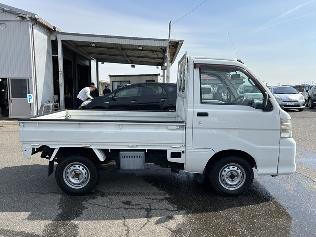 �y�x�����z���i�X�z���Ԃ������������܂��āA���ɗL�������܂��B�݌Ɏԗ��ɂȂ�܂��̂ŁA���񂲓s���̋X�������ɁA���ɗ��ĉ������B���X�\��������ƁA���ē����X���[�Y�ł��B