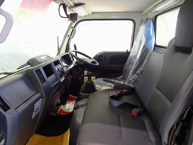 �⓹���i�⏕���u �Ԑ���E�x�񑕒u �Փ˔�Q�y���u���[�L LED�w�b�h���C�g �t�H�O�����v �g���N�V�����R���g���[�� �t���A6MT