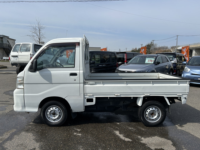 �y�x�����z���i�X�z���Ԃ������������܂��āA���ɗL�������܂��B�݌Ɏԗ��ɂȂ�܂��̂ŁA���񂲓s���̋X�������ɁA���ɗ��ĉ������B���X�\��������ƁA���ē����X���[�Y�ł��B