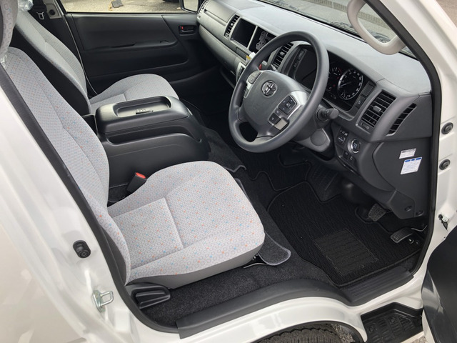 ハイエースコミューター