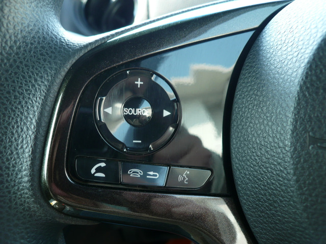 �X�e�A�����O�X�C�b�`(��)�茳�ŃC���^�[�i�r���삪�ł��܂�!���A�^�]���ł��d�b���Ƃ��n���Y�t���[�ʘb�X�C�b�`�����Ă܂�