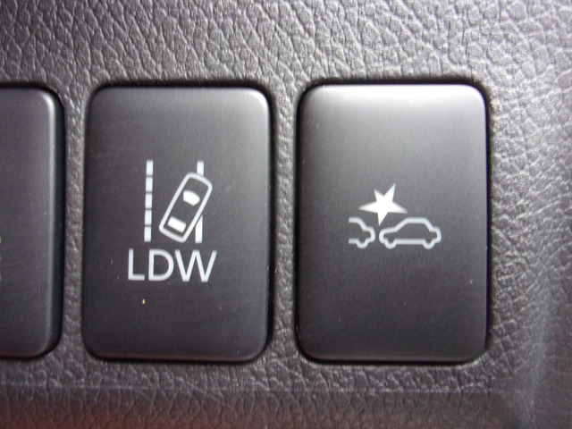 �Փˌy���u���[�L�y�у��[���L�[�s���O�B