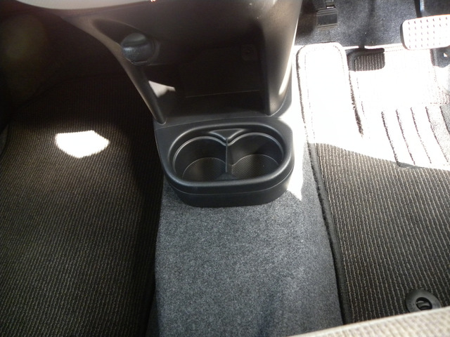 フロアマットは全席、傷みが少なく綺麗な状態です。