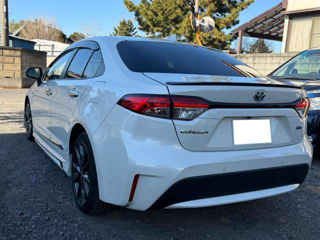 カローラ1.8 ハイブリッド W×B