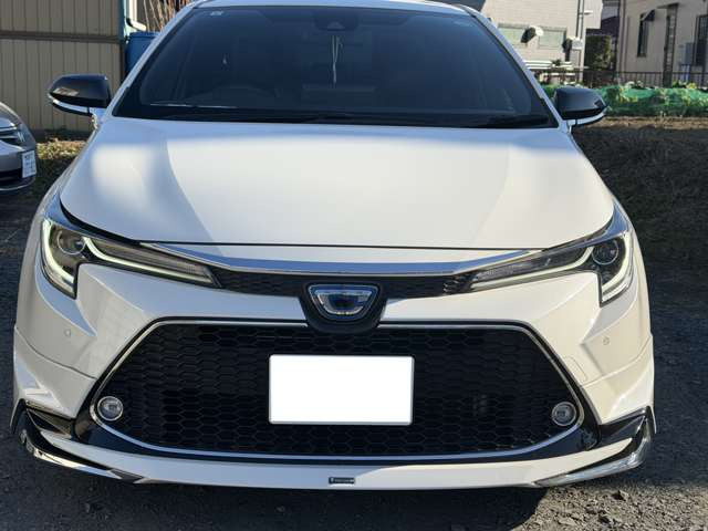 カローラ1.8 ハイブリッド W×B