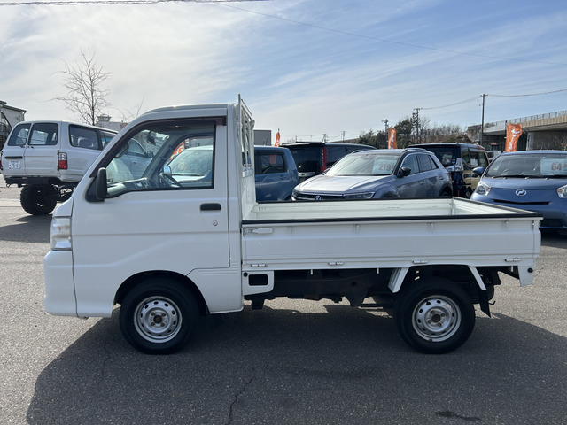 �y�x�����z���i�X�z���Ԃ������������܂��āA���ɗL�������܂��B�݌Ɏԗ��ɂȂ�܂��̂ŁA���񂲓s���̋X�������ɁA���ɗ��ĉ������B���X�\��������ƁA���ē����X���[�Y�ł��B