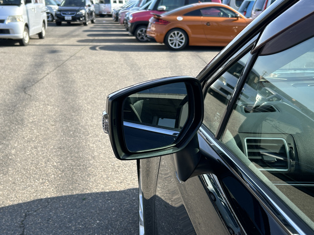 �y�x�����z���i�X�z���Ԃ������������܂��āA���ɗL�������܂��B�݌Ɏԗ��ɂȂ�܂��̂ŁA���񂲓s���̋X�������ɁA���ɗ��ĉ������B���X�\��������ƁA���ē����X���[�Y�ł��B