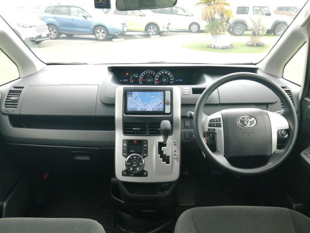 ヴォクシー2.0 X Lエディション