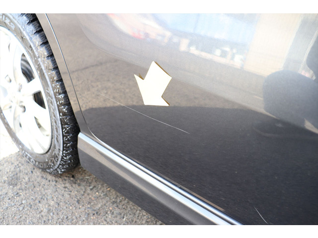 �^�C���͎ЊO�A���~�z�C�[���t���~�^�C��7���R�ł��B