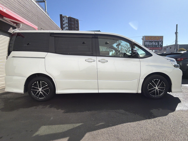 �y�O�� �E���z