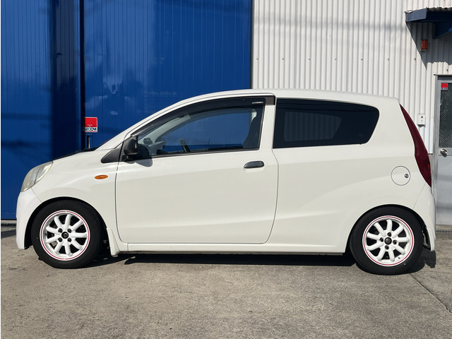 �z�C�[���͎ЊO14�C���`�A���~�z�C�[���𓋍ڂ��Ă���܂��B�{�f�B�ɍ��킹�Ĕ��̃z�C�[�����`���C�X�B�Ԃ̃��C���������Ă��肨�����ł��B