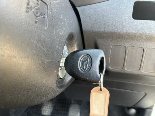 �֗��ȃL�[���X�G���g���[����������Ă���܂��B�{�^����Ō��̊J���\�ł��B�G���W���n���͍�������ōs���܂��B�l�͂��̕����D���ł��B