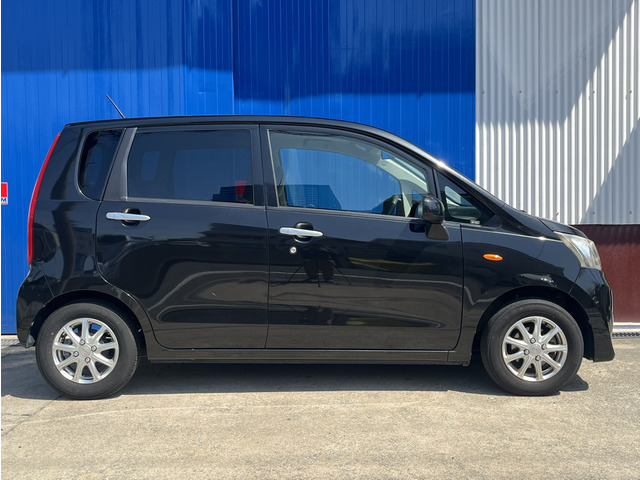 �z�C�[���͎ЊO13�C���`�A���~�z�C�[���𓋍ڂ���Ă���܂��B�t�����g�̃z�C�[���̓u���[�L�_�X�g�̂��т�������܂���ł����B�\���󂲂����܂���B