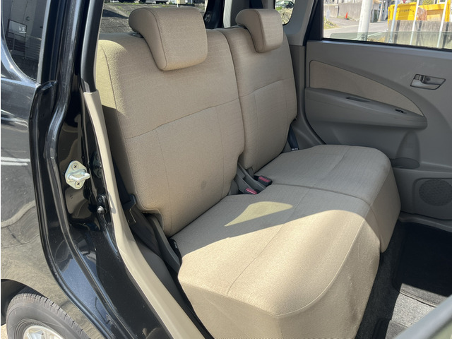 �Z�J���h�V�[�g���\���ȃX�y�[�X���m�ۂ��Ă���܂��B��l��4�l����Ă��������͊����܂���B