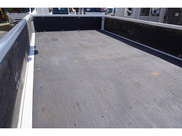 �V�Ԓ����������Ă���܂��B���g�p�̎ԂȂǂ����Ŕ[���������g���b�N����������u���Ă���܂��̂ł������������B