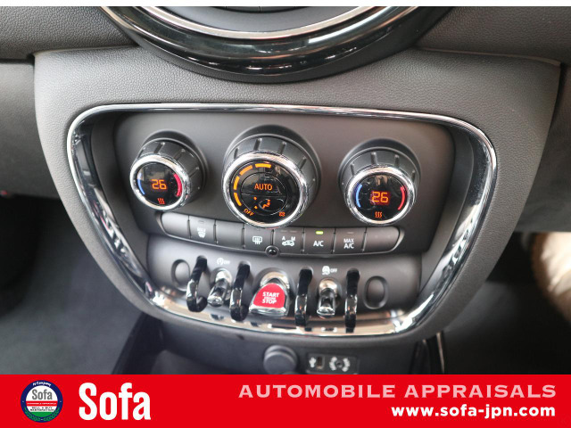 ���E�Ɨ��I�[�g�G�A�R��