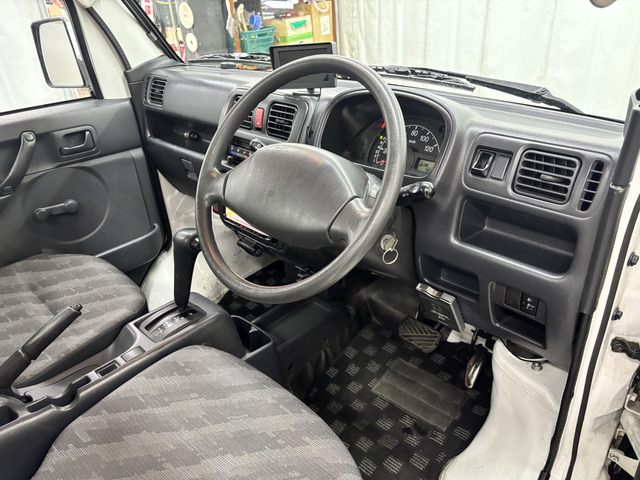 �y�i���Ӓ�ςݎԗ��z���X�̏��i�Ԃ͑S��AIS�Ӓ�ώԂł��B��3�ԋ@�ւɂ������ȍ���ŏC�����⑖�s�����̕s���\���͈�؂������܂���B(���ɂ����Ăłׁ̈A���Ӓ�̏ꍇ���������܂�)