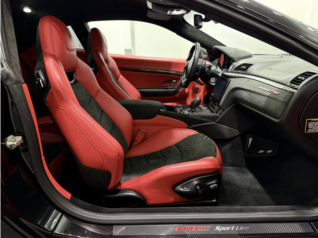 ���ǎ��A���Ԃ����T���Ȃ�JU�K���̔��X�̓��X�ɂ��C���������B�c�ƃX�^�b�t�S�����u���Îԍ���Z�\�m�}�C�X�^�[�v�u���Î����Ԕ̔��m�v���i��ۗL�B�������ڂŎd���ꂽ�ǎ��Ȏԗ���̔����Ă���܂��B