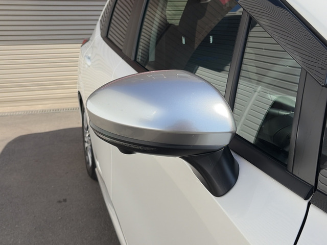 �y�E �T�C�h�~���[�z