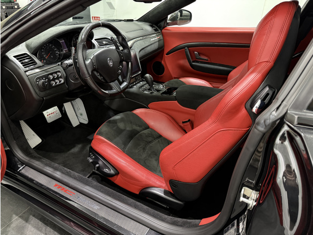 �|���g���[�i�t���E���U�[&�A���J���^���R���r�l�[�V�����C���e���A�B�V�[�g�̓��b�\�E�R���[��/�l���̑g�ݍ��킹�ɃJ�[�{���t�@�C�o�[�g�����d�l�ł��B�X�e�A�����O���J�[�{��&�u���b�N���U�[���g�p���Ă��܂��B