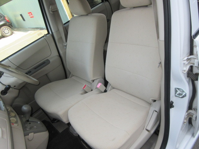 前後シートも使用感の少ない綺麗な状態です