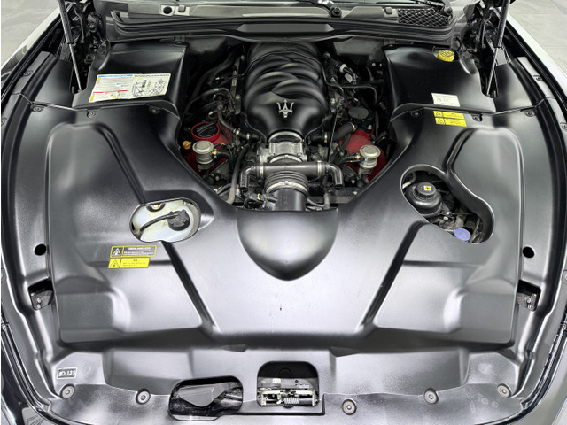 �n��460ps/7000rpm�A�g���N53kg�Em/4750rpm��4700cc�EV�^8�C��DOHC�𓋍ڂ��Ă��܂��B�g�����X�~�b�V�����͈����₷���g���R����6�iAT�uMC�I�[�g�V�t�g�v�ƂȂ�܂��B