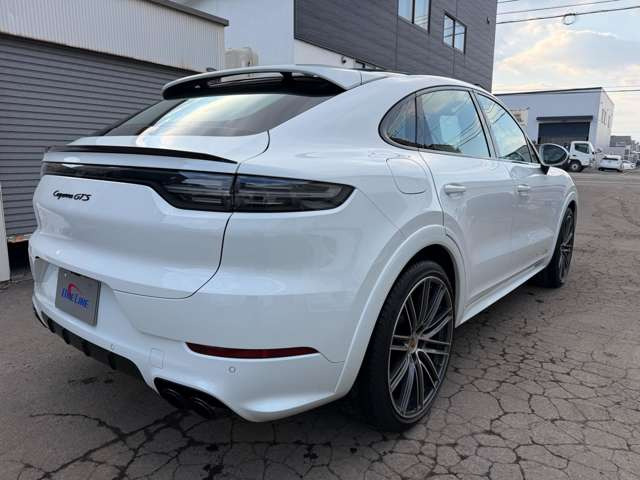 カイエンクーペGTS ティプトロニックS リアセンターシート 4WD