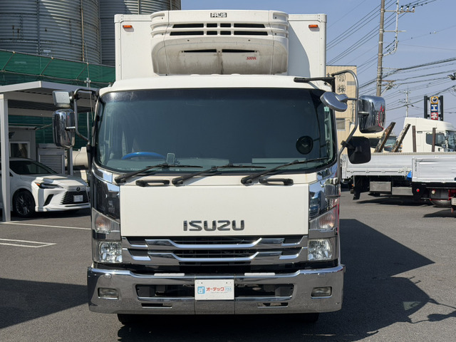 フォワード冷蔵冷凍車