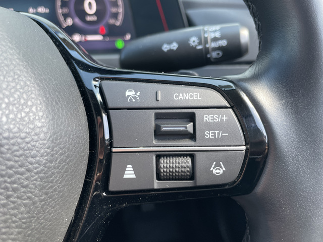 �z���_�Z���V���O�t�����A�N�Z���𓥂܂��ɐݒ肵���ԑ���ۂ��Ƃ��ł��܂��B�����^�]�⃍���O�h���C�u�Ŋ��􂵂܂�!