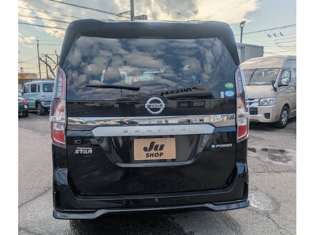 セレナ1.2 e-POWER ハイウェイスターV