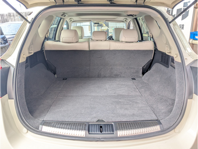 ���Q�b�W�͂�������Ɖו����ڂ����X�y�[�X���m�ۂ���Ă܂��B�ԑ̕�������̂ōL�����Q�b�W�X�y�[�X�ł��B