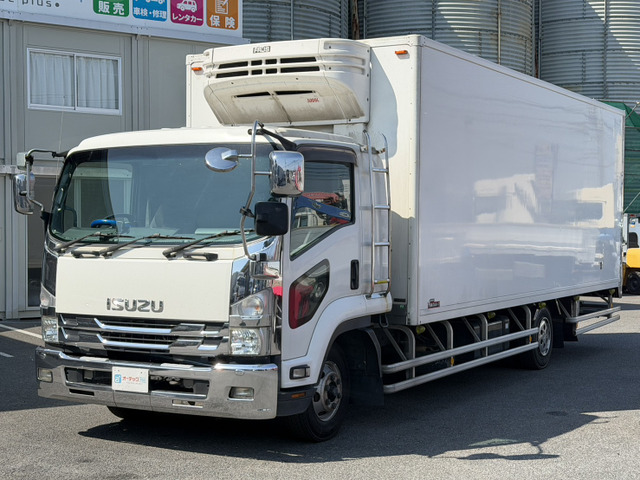 フォワード冷蔵冷凍車