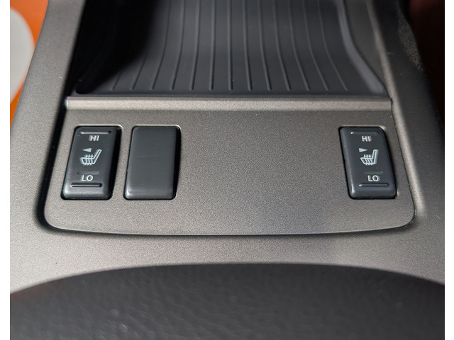 �����ɂ͐l�C�̃V�[�g�q�[�^�[���^�]��&����Ȃɑ�������Ă܂��B���������Ƀh���C�u���y���ލۂɂ͐g�̂����߂Ă����V�[�g�q�[�^�[�����ɗ����Ă���܂���